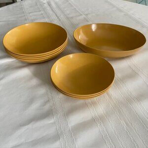 Vintage Oneida Melamine MCM Harvest Gold Set of bowls and serving bowl